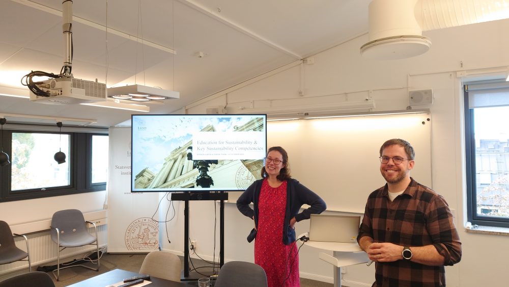 Steven & Terese presenting during the workshop. Photo.